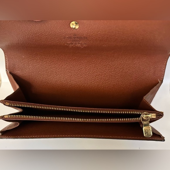 ❌Sold ❌Authentic LOUIS VUITTON
LV Monogram Coated Canvas Sarah Long Mono Wallet - Picture 4 of 9